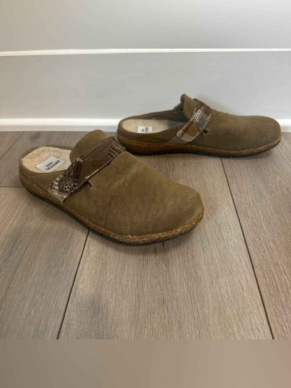 Earth Origins Size 10 Suede Shearling Clogs Plaid Button Accent Mule Slippers